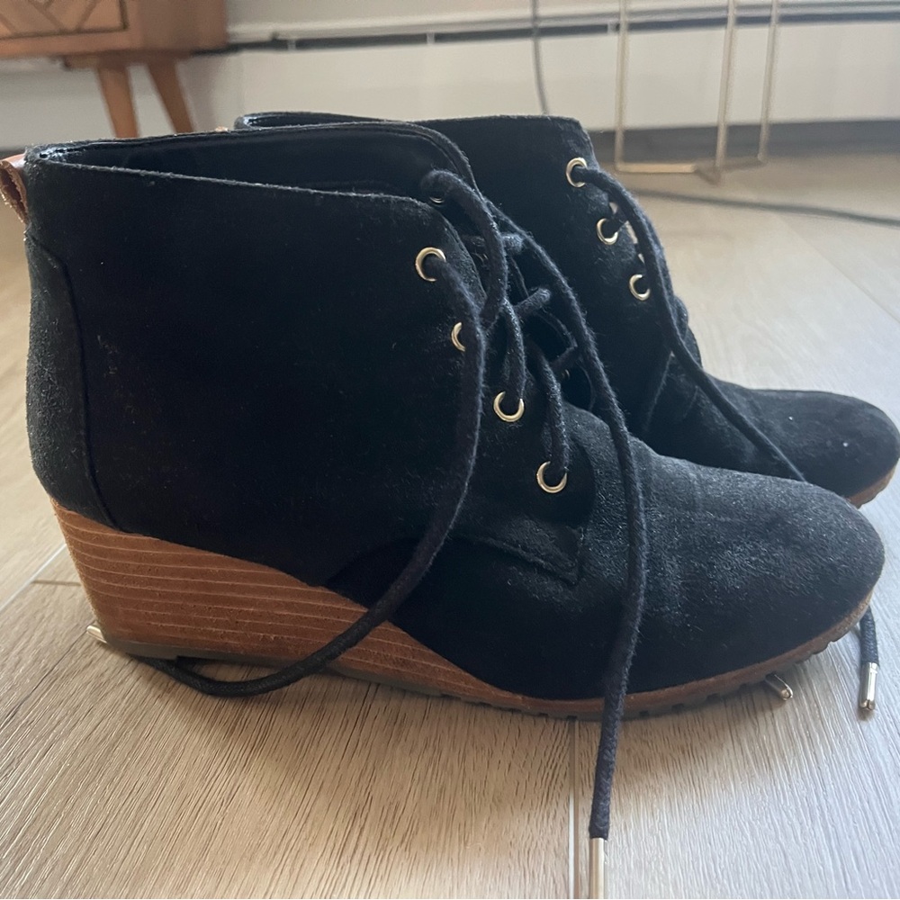Dr. Scholls Black Suede Ankle Wedge Boots. Size 6.5wide